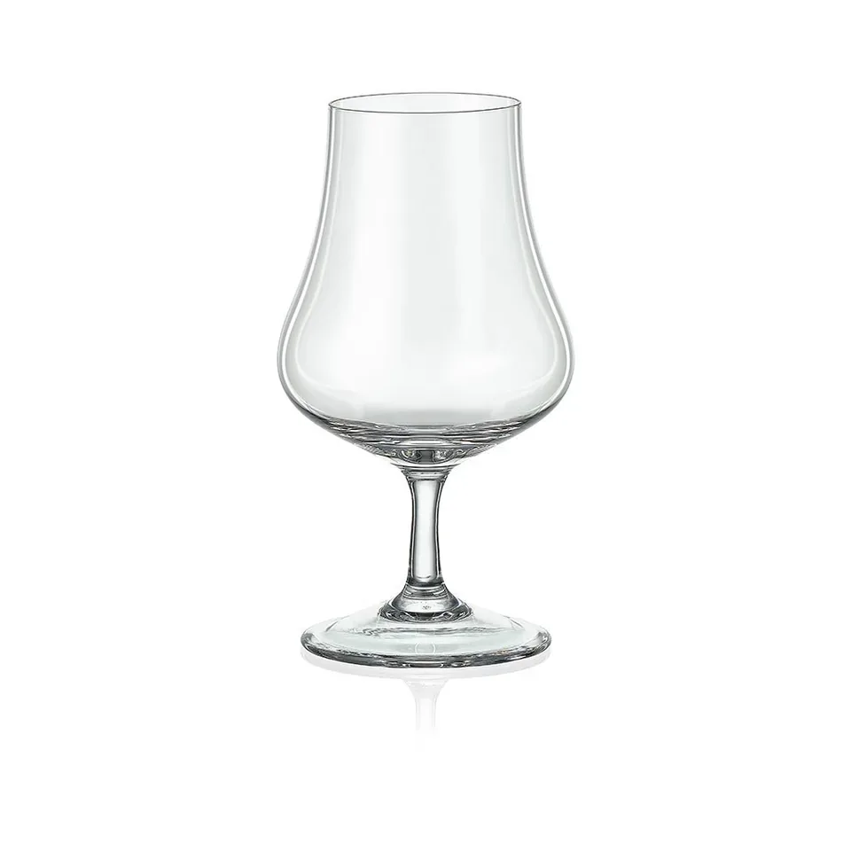 Två små rom- och whiskyglas i kristall